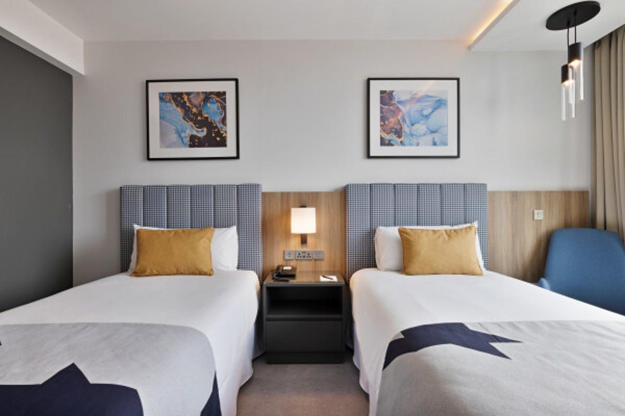Hotel Riu Plaza London Victoria Esterno foto